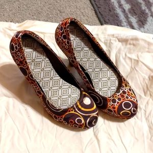 vernice 4" heel brown, yellow, orange shoes